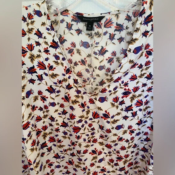 Banana Republic V-Neck Long Sleeve Top - Picture 2 of 6